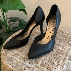 Black Pointy Size 5 Heels